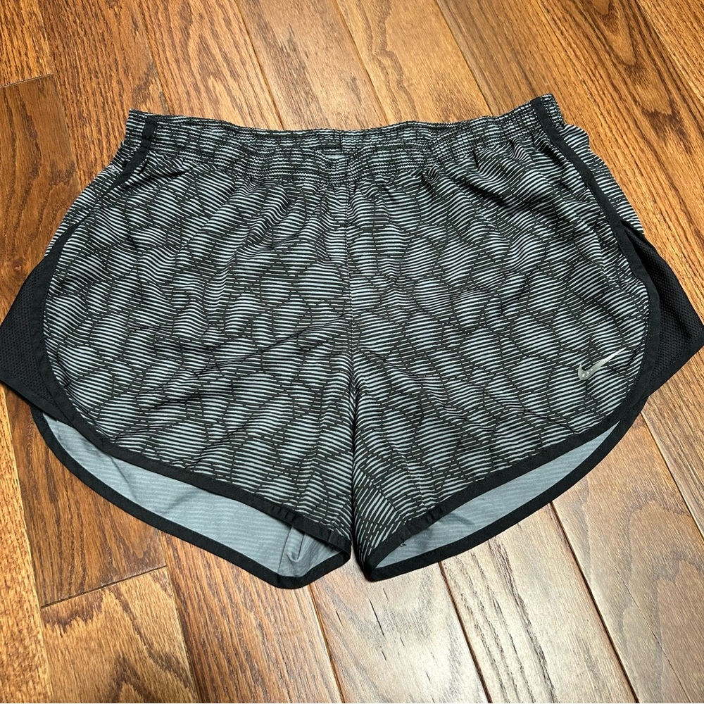 Nike Tempo Shorts grey/black geometric